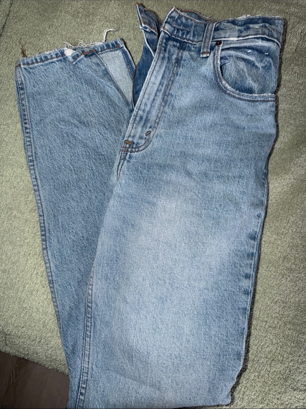Abercrombie & Fitch Straight Leg Women's 90s Straight Ultra High Rise 26 w/ slit